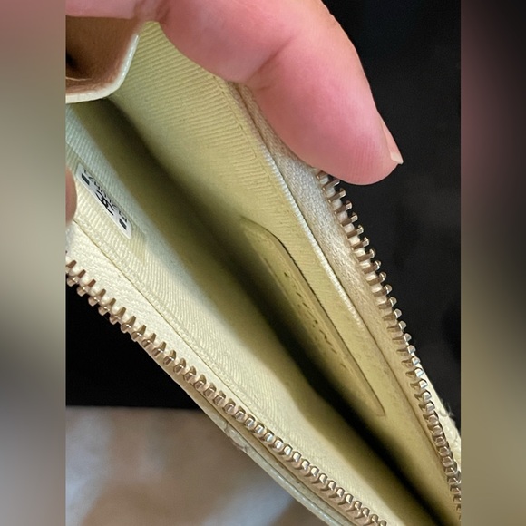 ❤️SOLD❤️ Auth CHANEL Flap Zip Card Holder in Light Yellow Quilted Caviar Leather - Picture 4 of 7